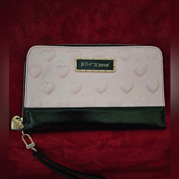 Betsey Johnson Pink and Black Patent Wristlet - Picture 1 of 11